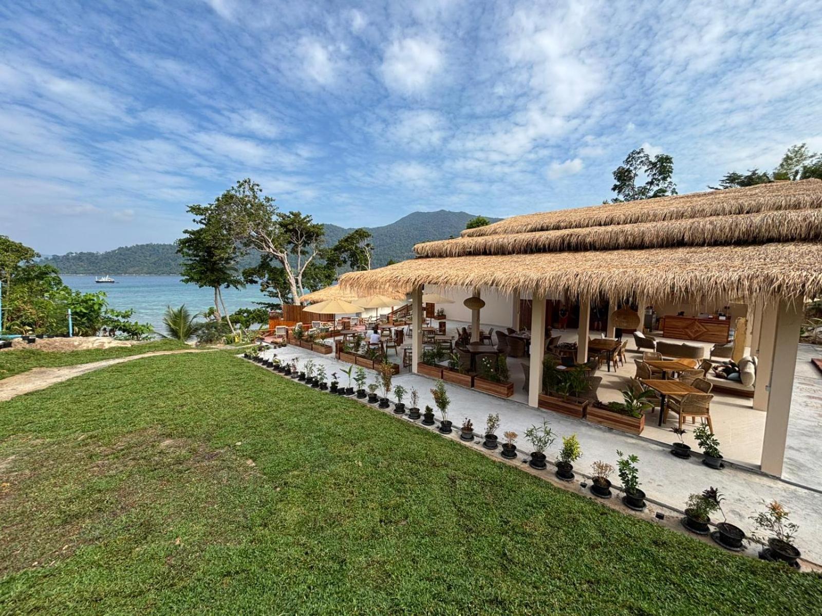 Ten Moons Sunset Villas Koh Lipe Exterior photo